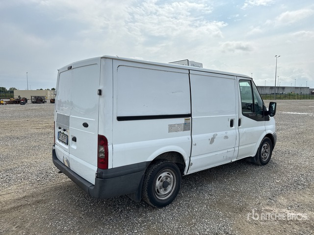 2010 Ford Transit 260-85 Refrigerated Truck - Utilitaire frigorifique: photos 3 2010 Ford Transit 260-85 Refrigerated Truck - Utilitaire frigorifique: photos 3