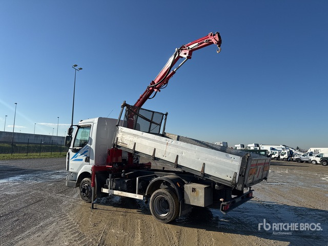 2010 Renault Midlum 220.08 1981 C.O.M.A. C330B on 4x2 Dump Truck with Crane - Camion benne: photos 2 2010 Renault Midlum 220.08 1981 C.O.M.A. C330B on 4x2 Dump Truck with Crane - Camion benne: photos 2