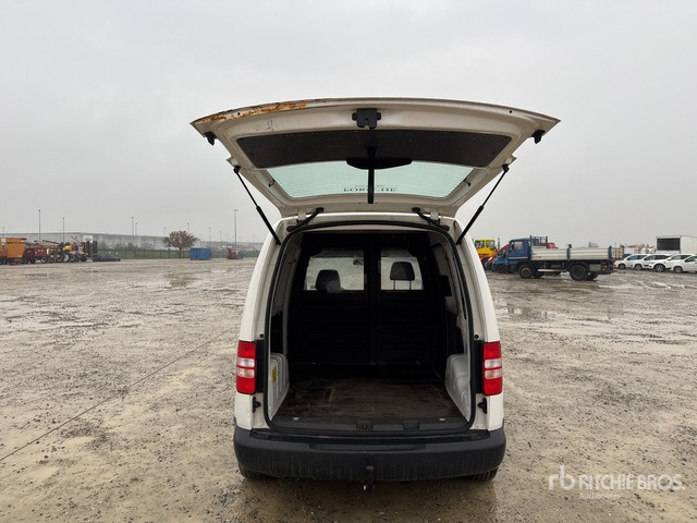 2011 Volkswagen Caddy CNG Van Truck - Camion fourgon: photos 4 2011 Volkswagen Caddy CNG Van Truck - Camion fourgon: photos 4