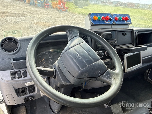 2015 Mitsubishi Fuso Canter 7C15 Van Truck - Benne à ordures ménagères: photos 5 2015 Mitsubishi Fuso Canter 7C15 Van Truck - Benne à ordures ménagères: photos 5
