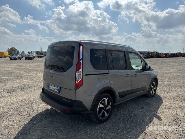 2021 Ford Tourneo Connect 5 seats Van Truck - Fourgonnette: photos 3 2021 Ford Tourneo Connect 5 seats Van Truck - Fourgonnette: photos 3