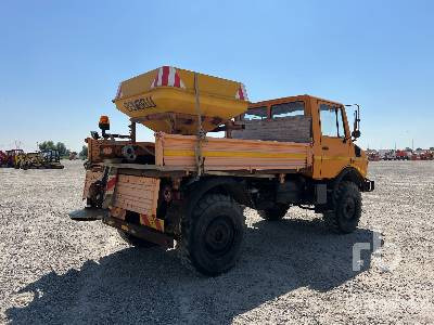 MERCEDES-BENZ UNIMOG 4x4 Salt Spreader - Camion: photos 3 MERCEDES-BENZ UNIMOG 4x4 Salt Spreader - Camion: photos 3