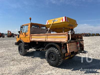 MERCEDES-BENZ UNIMOG 4x4 Salt Spreader - Camion: photos 2 MERCEDES-BENZ UNIMOG 4x4 Salt Spreader - Camion: photos 2