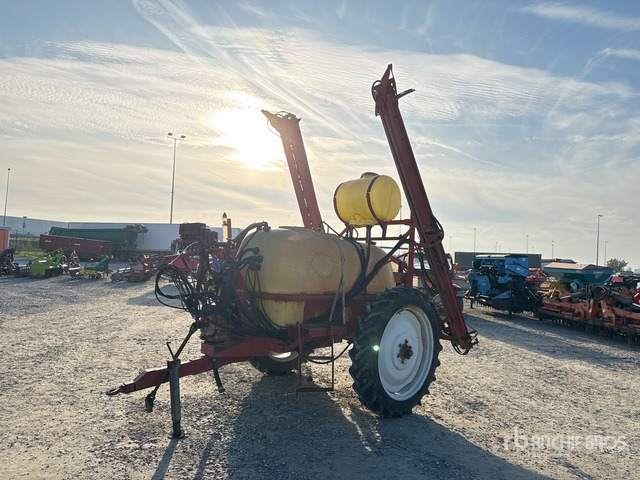 Hardy Pull-Type Sprayer - Pulvérisateur traîné: photos 1 Hardy Pull-Type Sprayer - Pulvérisateur traîné: photos 1