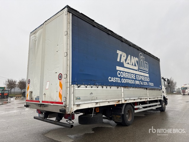 MAN 15.240 - Camion à rideaux coulissants: photos 3 MAN 15.240 - Camion à rideaux coulissants: photos 3