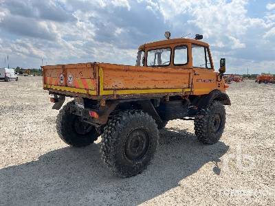 MERCEDES-BENZ UNIMOG 4x4 - Camion plateau: photos 3 MERCEDES-BENZ UNIMOG 4x4 - Camion plateau: photos 3