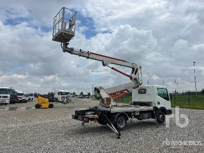 NISSAN CABSTAR 35.11 2007 Multitel Pagliero MX200 20 ... - Camion avec nacelle: photos 3 NISSAN CABSTAR 35.11 2007 Multitel Pagliero MX200 20 ... - Camion avec nacelle: photos 3