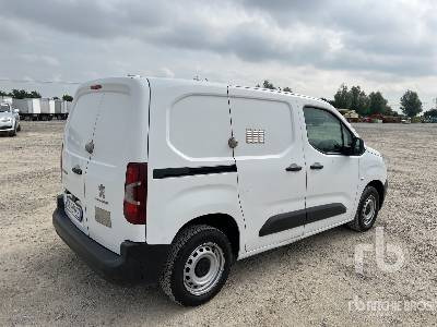 PEUGEOT PARTNER L1 BLUEHDI 100CV PREMIUM - Camion fourgon: photos 3 PEUGEOT PARTNER L1 BLUEHDI 100CV PREMIUM - Camion fourgon: photos 3