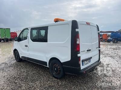 RENAULT TRAFIC 145 - Camion fourgon: photos 2 RENAULT TRAFIC 145 - Camion fourgon: photos 2