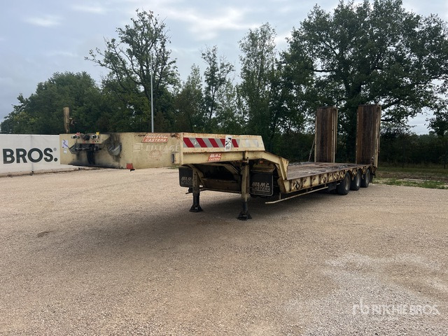 2004 Castera 3SS34T Tri/A Semi-Remorque Porte-Engin Lowboy Trailer - Semi-remorque surbaissé: photos 1 2004 Castera 3SS34T Tri/A Semi-Remorque Porte-Engin Lowboy Trailer - Semi-remorque surbaissé: photos 1