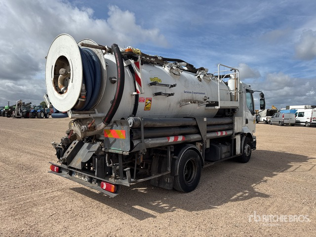 2005 Renault Midlum 220 dCi 2005 Rivard Cleanfos 16T on 4x2 ... Vacuum Excavator Truck - Camion vidangeur: photos 4 2005 Renault Midlum 220 dCi 2005 Rivard Cleanfos 16T on 4x2 ... Vacuum Excavator Truck - Camion vidangeur: photos 4