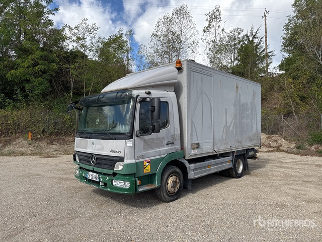 2008 Mercedes-Benz Atego 918 4x2 Camion Atelier Service Truck - Camion fourgon: photos 1 2008 Mercedes-Benz Atego 918 4x2 Camion Atelier Service Truck - Camion fourgon: photos 1