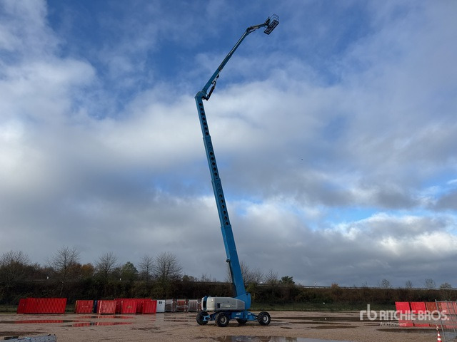 2010 Genie Z-135 4WD Diesel Nacelle Articulee Articulating Boom Lift - Nacelle articulée: photos 2 2010 Genie Z-135 4WD Diesel Nacelle Articulee Articulating Boom Lift - Nacelle articulée: photos 2