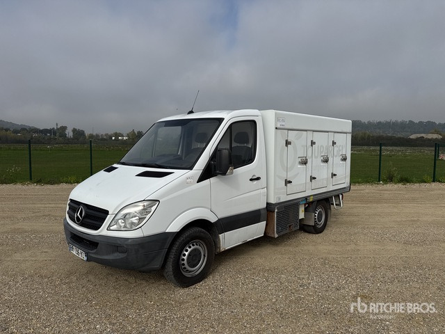 2011 Mercedes-Benz Sprinter 4x2 Camion Frigorifique 4x2 Refrigerated Truck - Camion frigorifique: photos 1 2011 Mercedes-Benz Sprinter 4x2 Camion Frigorifique 4x2 Refrigerated Truck - Camion frigorifique: photos 1