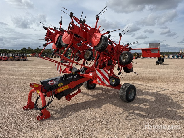 2015 Kuhn GF10802TGII 10.8 m Semi-Mount 10 Rotor Faneuse Hay Tedder - Faneuse: photos 2 2015 Kuhn GF10802TGII 10.8 m Semi-Mount 10 Rotor Faneuse Hay Tedder - Faneuse: photos 2