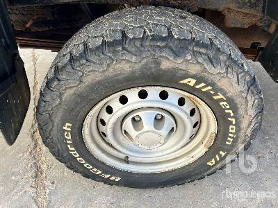 Camion plateau ISUZU 4x4 Crew Cab Pick-up: photos 21