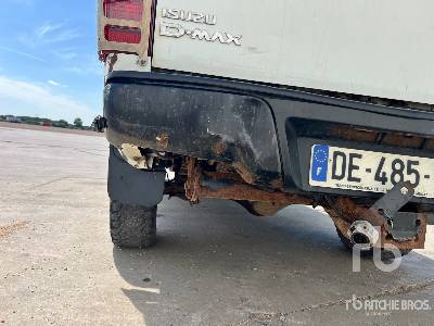Camion plateau ISUZU 4x4 Crew Cab Pick-up: photos 25