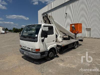 NISSAN 2001 Multitel 220 ALU AF 22 m o ... - Camion avec nacelle: photos 1 NISSAN 2001 Multitel 220 ALU AF 22 m o ... - Camion avec nacelle: photos 1
