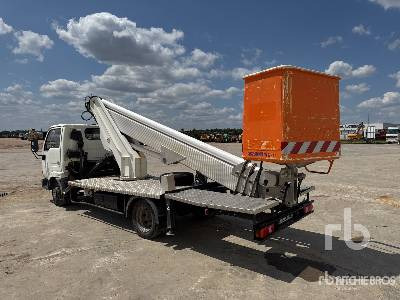 NISSAN 2001 Multitel 220 ALU AF 22 m o ... - Camion avec nacelle: photos 3 NISSAN 2001 Multitel 220 ALU AF 22 m o ... - Camion avec nacelle: photos 3