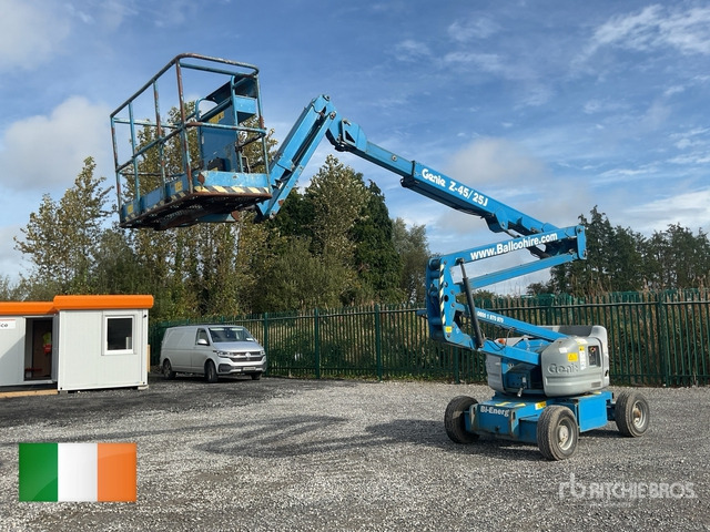 Nacelle articulée 2014 Genie Z45/25J 2WD Hybrid Articulating Boom Lift: photos 1
