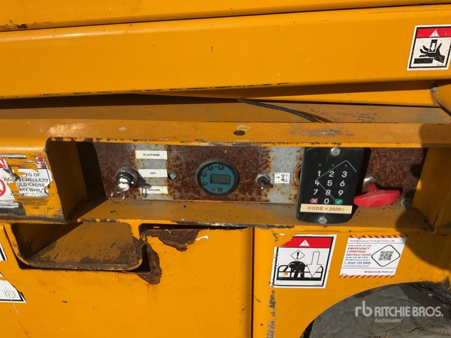 2014 Haulotte Compact 14 Electric Scissor Lift - Nacelle ciseaux: photos 5 2014 Haulotte Compact 14 Electric Scissor Lift - Nacelle ciseaux: photos 5