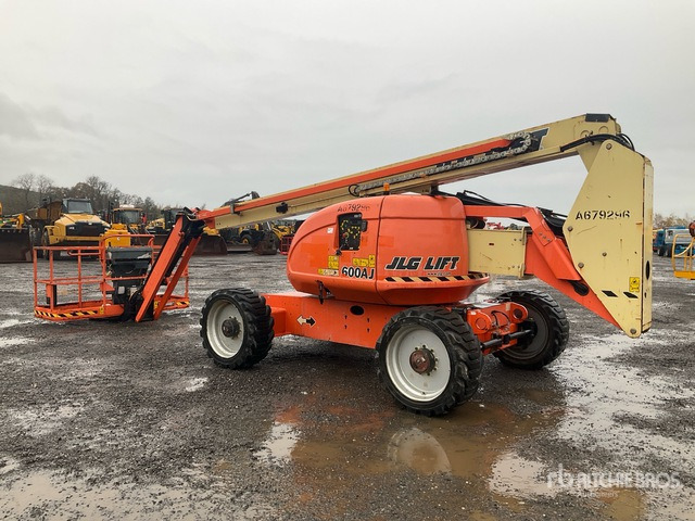 2014 JLG 600AJ 4WD Diesel Articulating Boom Lift - Nacelle articulée: photos 3 2014 JLG 600AJ 4WD Diesel Articulating Boom Lift - Nacelle articulée: photos 3