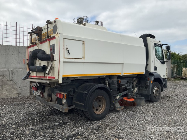 2015 DAF LF55.220 Scarab on Sweeper Truck - Balayeuse de voirie: photos 4 2015 DAF LF55.220 Scarab on Sweeper Truck - Balayeuse de voirie: photos 4