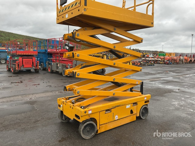 Nacelle ciseaux 2015 Haulotte Compact 12 Electric Scissor Lift: photos 6