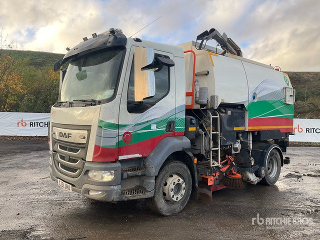 2021 DAF LF230 LA Stock Body on Sweeper Truck - Balayeuse de voirie: photos 1 2021 DAF LF230 LA Stock Body on Sweeper Truck - Balayeuse de voirie: photos 1