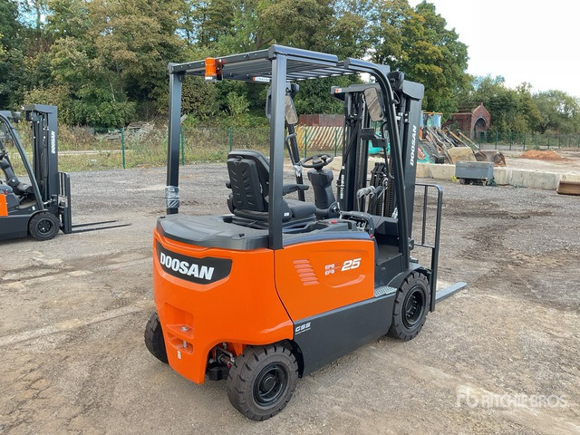 2023 Doosan B25X-7 PLUS 2500 kg Electric Forklift - Chariot élévateur électrique: photos 4 2023 Doosan B25X-7 PLUS 2500 kg Electric Forklift - Chariot élévateur électrique: photos 4