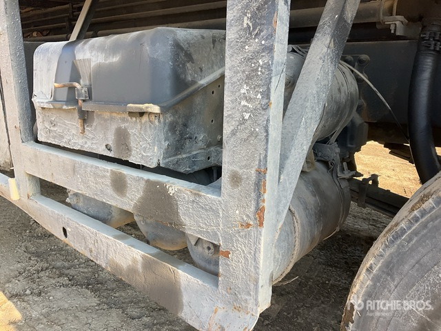 1997 Volvo FH 8x4 Twin-Steer Flatbed Truck - Camion plateau: photos 4 1997 Volvo FH 8x4 Twin-Steer Flatbed Truck - Camion plateau: photos 4