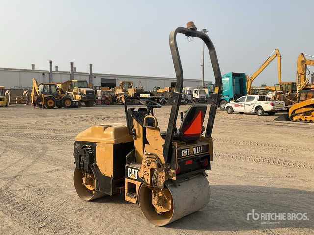 2006 Cat CB114 - Compacteur: photos 4 2006 Cat CB114 - Compacteur: photos 4