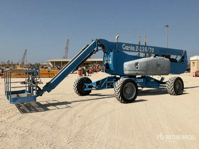 2006 Genie Z135/70 4WD Diesel Articulating Boom Lift - Nacelle articulée: photos 2 2006 Genie Z135/70 4WD Diesel Articulating Boom Lift - Nacelle articulée: photos 2