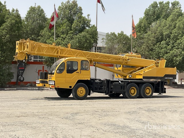 2007 XCMG QY20 20 ton 6x4 Hydraulic Truck Crane - Grue mobile: photos 2 2007 XCMG QY20 20 ton 6x4 Hydraulic Truck Crane - Grue mobile: photos 2