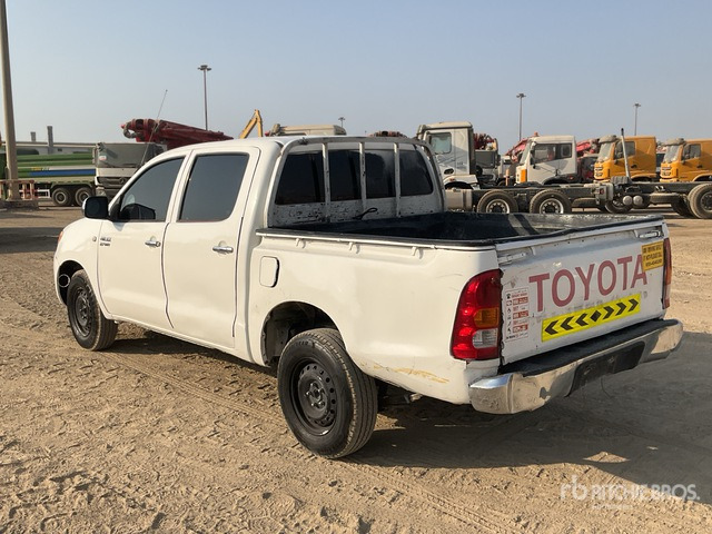 2008 Toyota Hilux 4x2 Crew Cab Pickup - Pick-up: photos 4 2008 Toyota Hilux 4x2 Crew Cab Pickup - Pick-up: photos 4