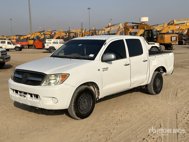 2008 Toyota Hilux 4x2 Crew Cab Pickup - Pick-up: photos 2 2008 Toyota Hilux 4x2 Crew Cab Pickup - Pick-up: photos 2