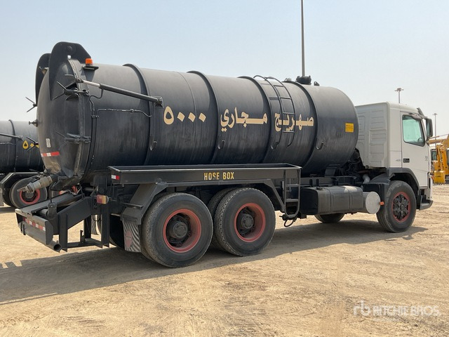 2008 Volvo FM400 6x4 20000 Liters Vacuum Tanker Truck - Camion vidangeur: photos 4 2008 Volvo FM400 6x4 20000 Liters Vacuum Tanker Truck - Camion vidangeur: photos 4