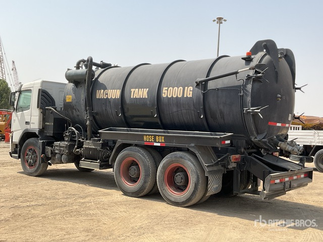 2008 Volvo FM400 6x4 20000 Liters Vacuum Tanker Truck - Camion vidangeur: photos 3 2008 Volvo FM400 6x4 20000 Liters Vacuum Tanker Truck - Camion vidangeur: photos 3