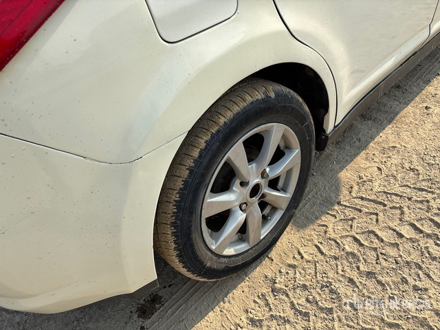 2009 Nissan Tilda Automobile - Voiture: photos 5 2009 Nissan Tilda Automobile - Voiture: photos 5