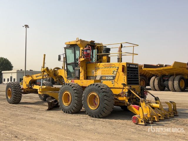 2011 Komatsu GD825A-2 - Niveleuse: photos 2 2011 Komatsu GD825A-2 - Niveleuse: photos 2