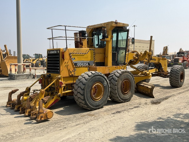 2011 Komatsu GD825A-2 Motor Grader - Niveleuse: photos 5 2011 Komatsu GD825A-2 Motor Grader - Niveleuse: photos 5