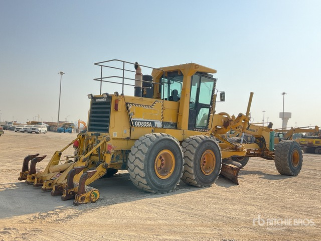2012 Komatsu GD825A-2 Motor Grader - Niveleuse: photos 4 2012 Komatsu GD825A-2 Motor Grader - Niveleuse: photos 4