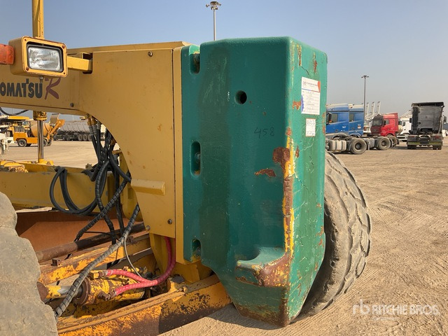 2012 Komatsu GD825A-2 Motor Grader - Niveleuse: photos 5 2012 Komatsu GD825A-2 Motor Grader - Niveleuse: photos 5