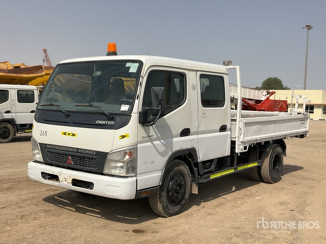 2014 Mitsubishi 4x2 Crew Cab Flatbed Truck - Camion plateau: photos 1 2014 Mitsubishi 4x2 Crew Cab Flatbed Truck - Camion plateau: photos 1