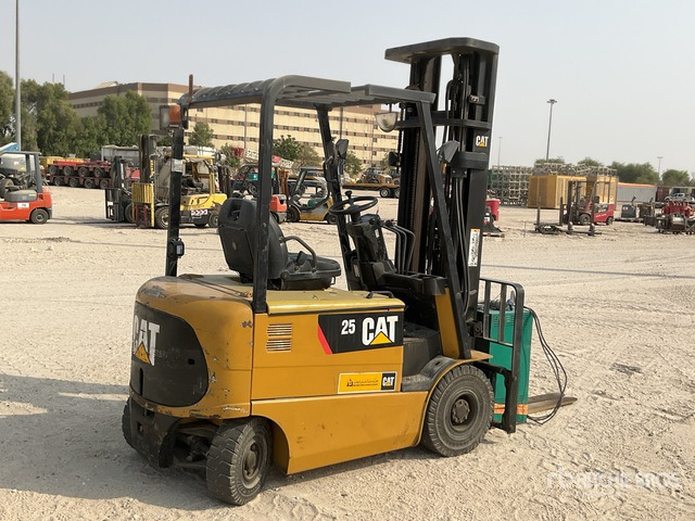 2015 Cat EP25K-PAC 2.5 ton Electric Forklift - Chariot élévateur électrique: photos 3 2015 Cat EP25K-PAC 2.5 ton Electric Forklift - Chariot élévateur électrique: photos 3