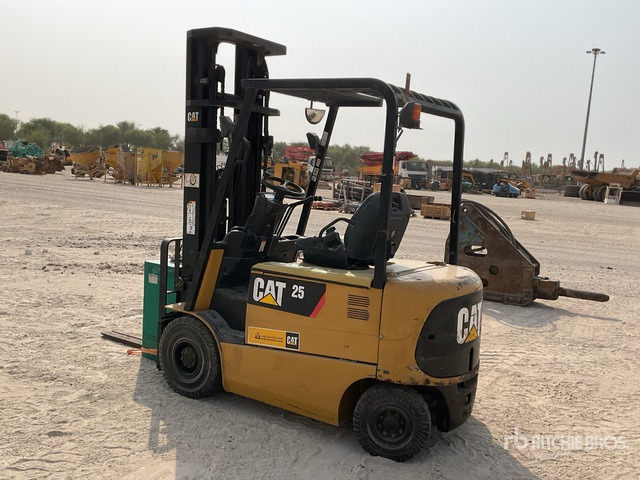 2015 Cat EP25K-PAC 2.5 ton Electric Forklift - Chariot élévateur électrique: photos 4 2015 Cat EP25K-PAC 2.5 ton Electric Forklift - Chariot élévateur électrique: photos 4