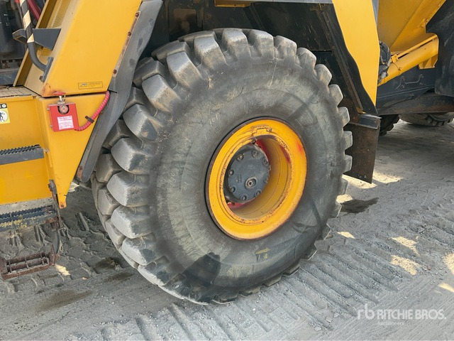 2015 Komatsu HM400-3 Articulated Dump Truck - Tombereau articulé: photos 4 2015 Komatsu HM400-3 Articulated Dump Truck - Tombereau articulé: photos 4