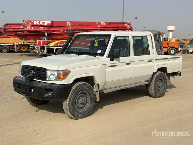 2016 Toyota Land Cruiser 79L 4x4 Crew Cab Pickup - Pick-up: photos 2 2016 Toyota Land Cruiser 79L 4x4 Crew Cab Pickup - Pick-up: photos 2