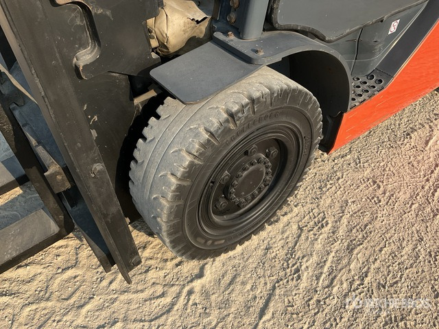 2018 Toyota 8FD40N 4 ton Forklift - Chariot élévateur diesel: photos 4 2018 Toyota 8FD40N 4 ton Forklift - Chariot élévateur diesel: photos 4