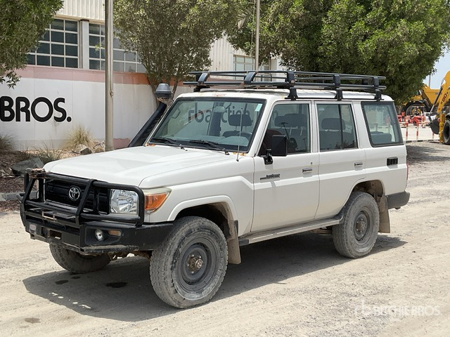 2018 Toyota Land Cruiser 76L 4x4 SUV - SUV: photos 2 2018 Toyota Land Cruiser 76L 4x4 SUV - SUV: photos 2